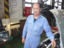 部品課 由井 博之